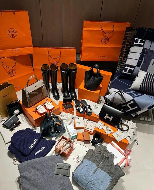 黄冈黄州区回收奢侈品鞋服.jpg